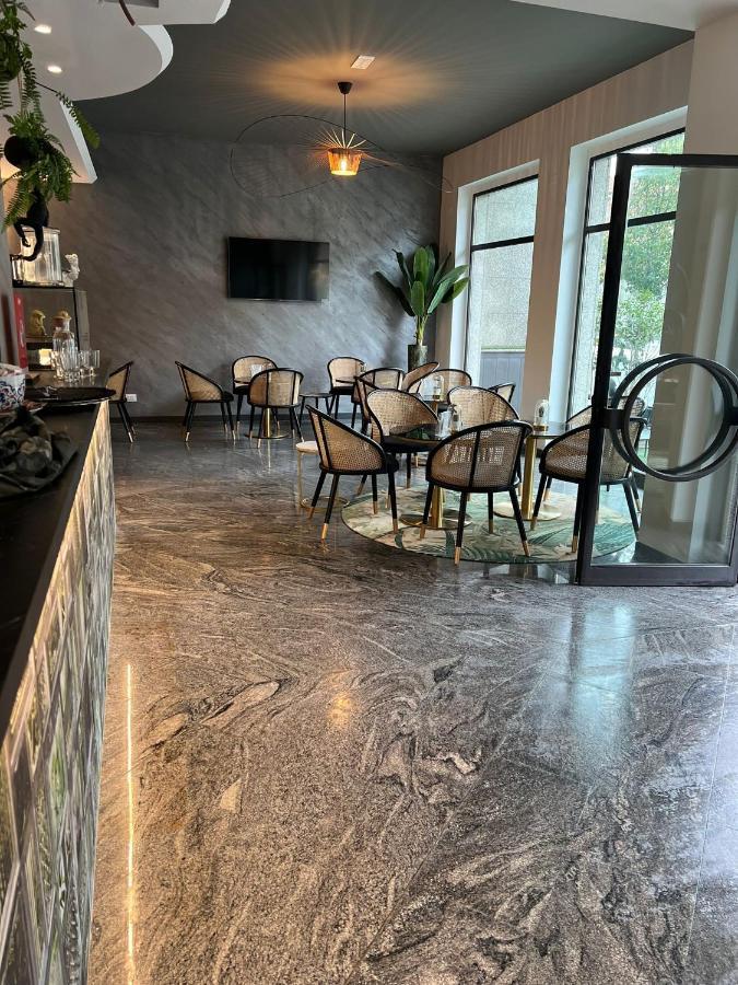 900strati Hotell